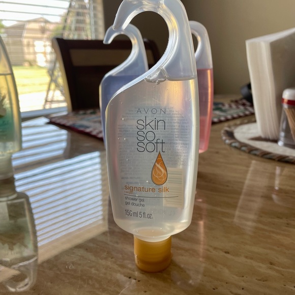 Avon Set of Four Shower Gels New Unopened 5 fl. oz. - Picture 4 of 6